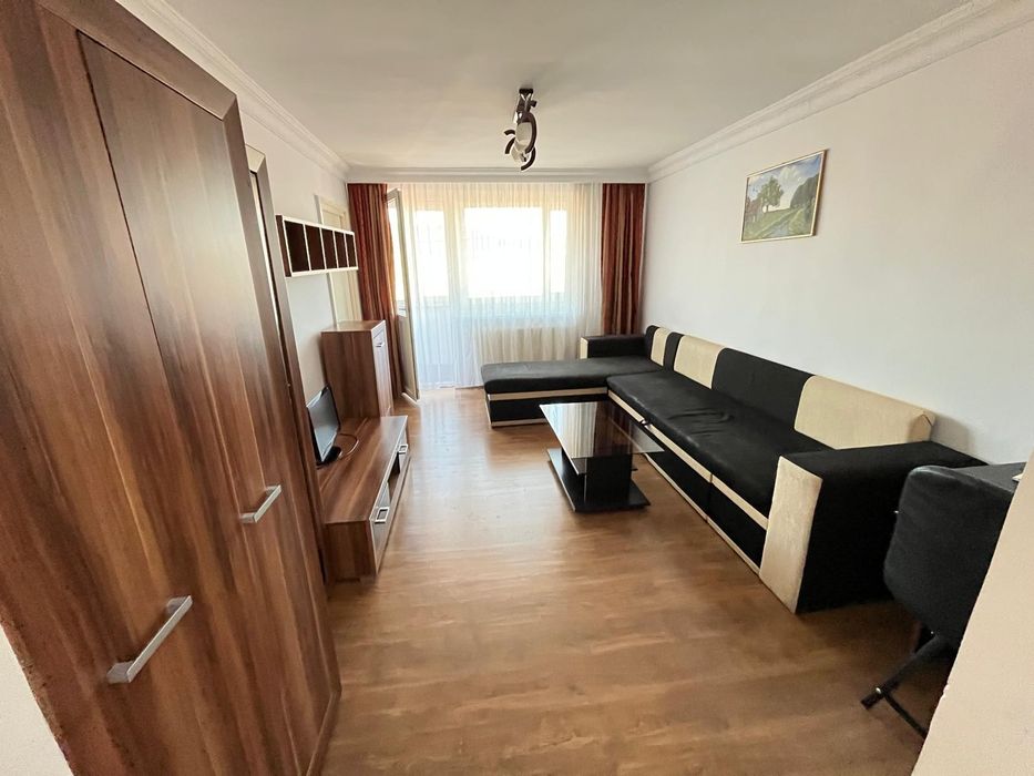 Vând apartament cu trei camere