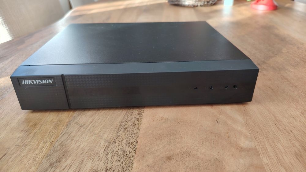 HIKVISION 4-канален nvr