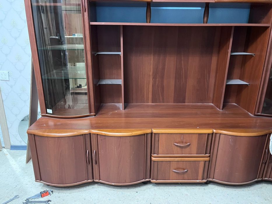 Шкаф для гостинный