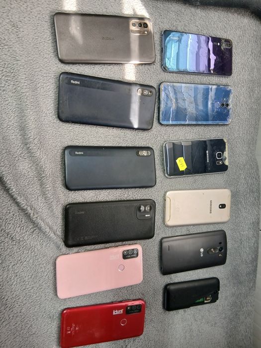 Lot telefoane pentru piese