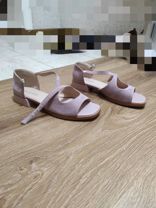 Продаются босоножки