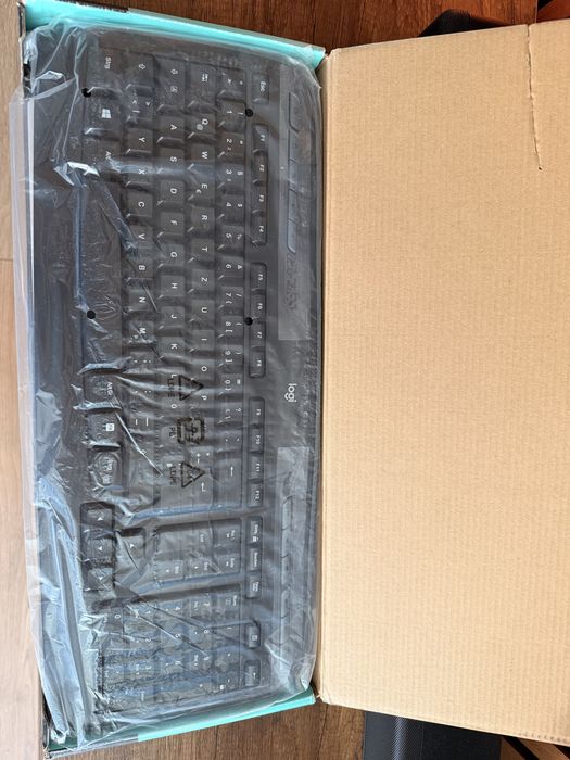 Logitech MK330 безжична клавиатура + мишка