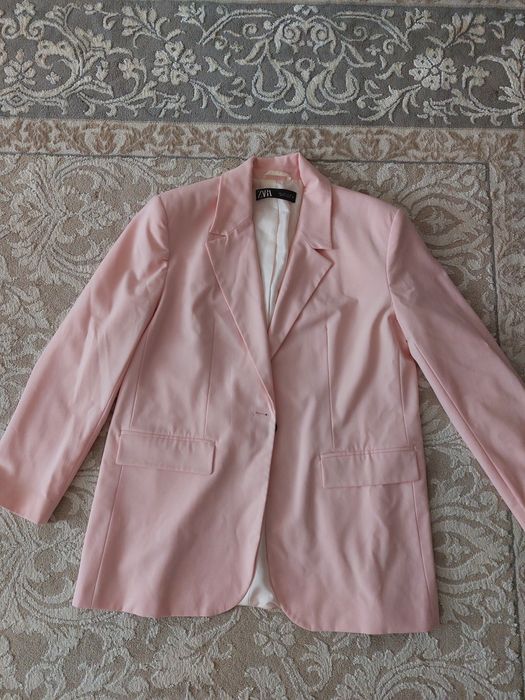 Продается костюм от zara