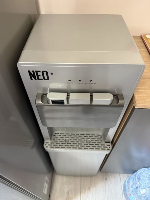 Диспенсър с долно зареждане Neo