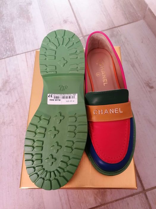 Чисто нови дамски обувки