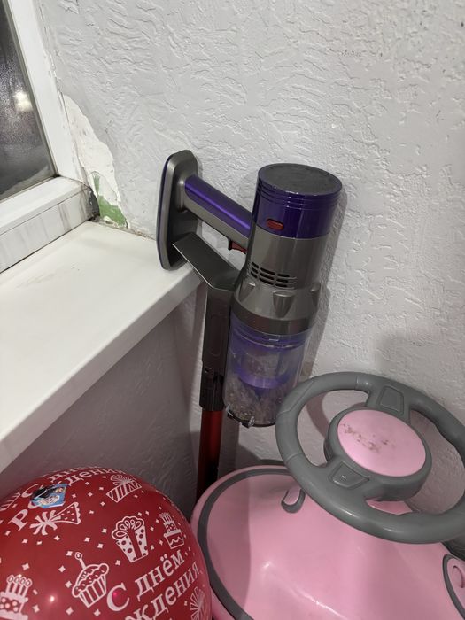 Продам пылесос вертикальный