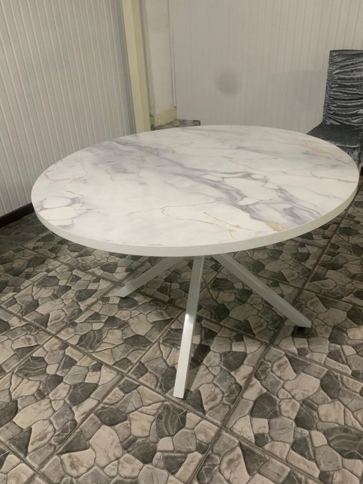 Стол хорошем состоянии