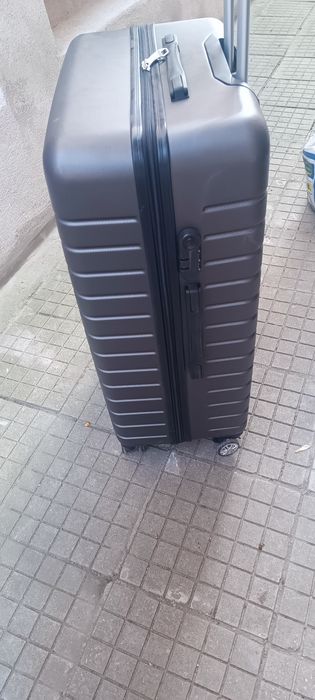 Огромен куфар за път