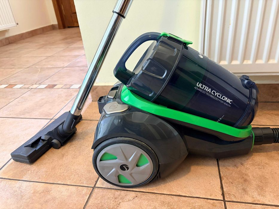 Vand aspirator fara sac VITEK  2200w aproape nou