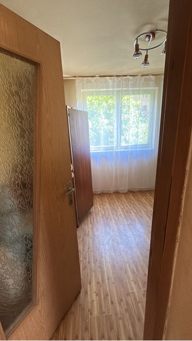 Apartament 2 camere,terasa,baie,bucatarie,debara,hol.