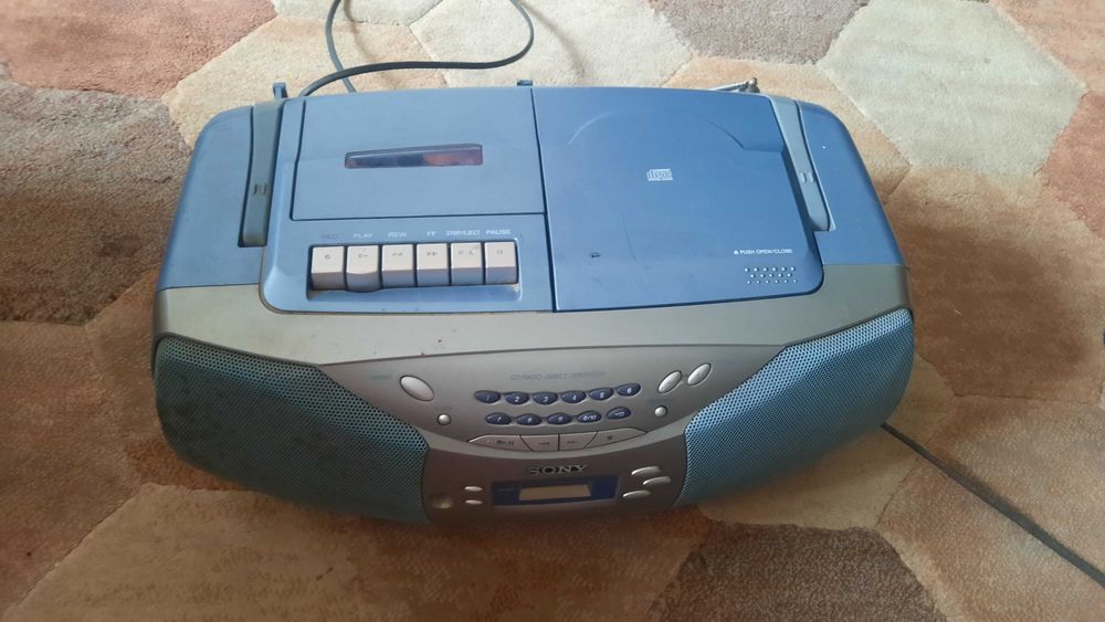 Casetofon cu cd player si radio Sony