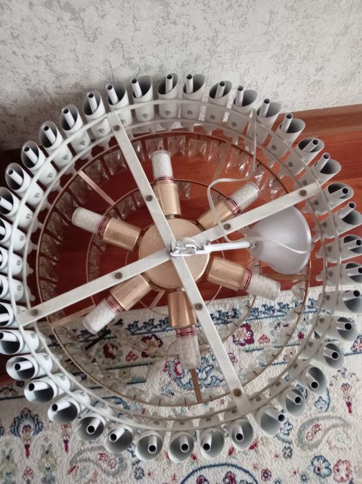 Продам люстру для зала