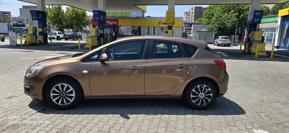 Vând Opel Astra J, Hatchback, an 2015, 1,6 benzină, aspirat, 115 CP, 120000 km reali.