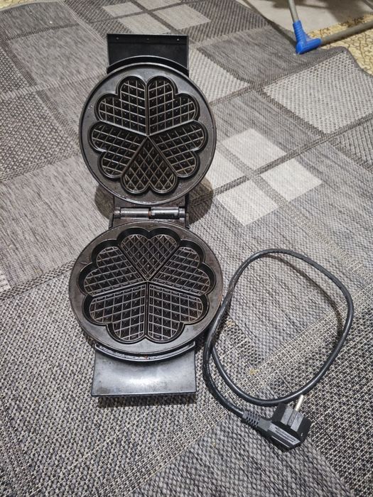 Вафельница электрическая