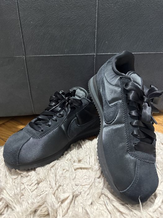 Adidasi Nike satinati , noi