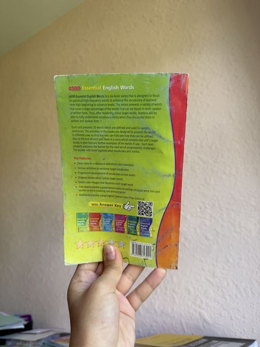 Книга. Essential English words, Uzbek translations