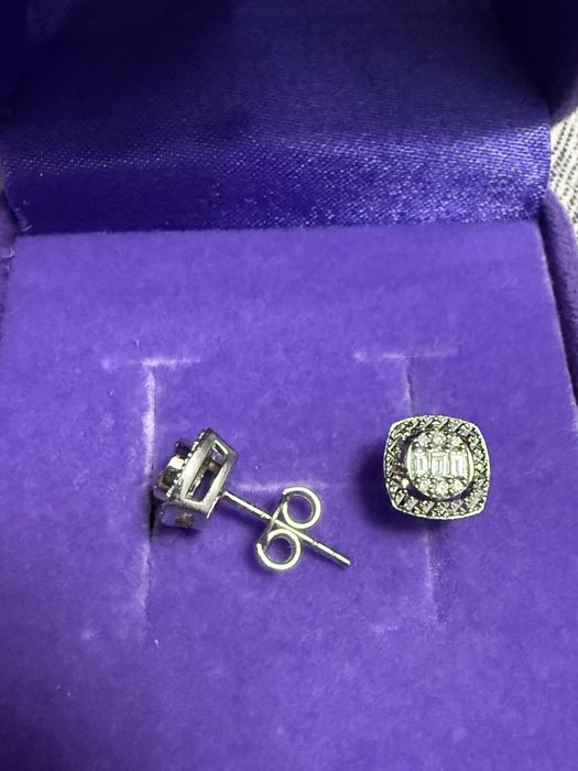 Бриллиантовые пусеты 750 пробы