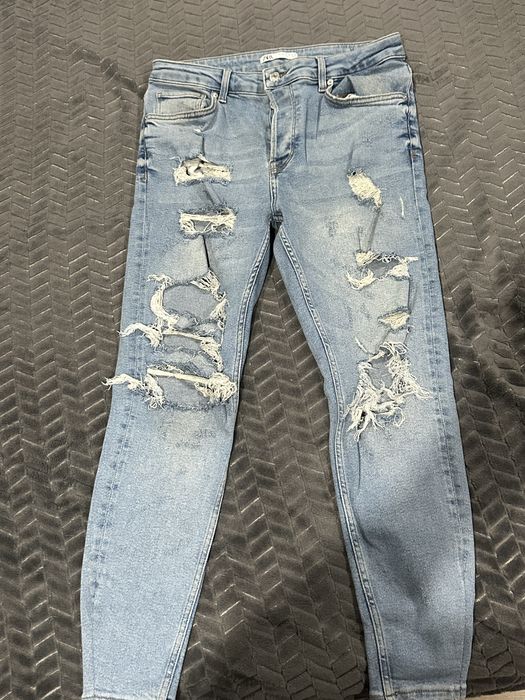 Всички модели дънки са на 20 евео