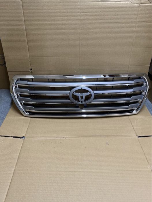 Решетка радиатора на Land Cruiser 200