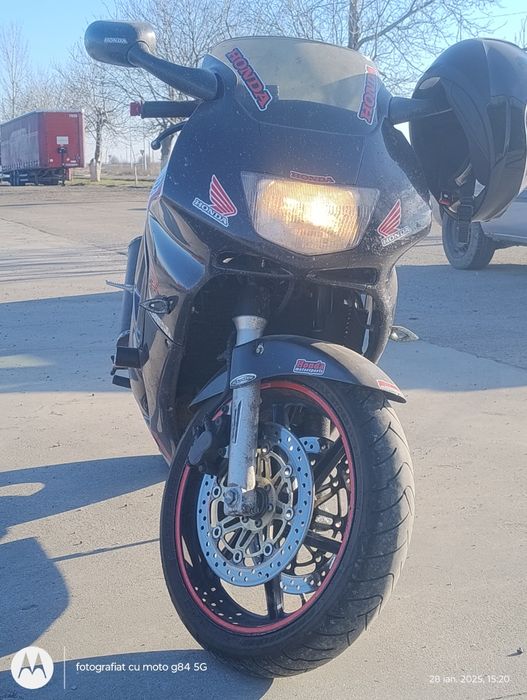 Vând sau schimb CBR 600