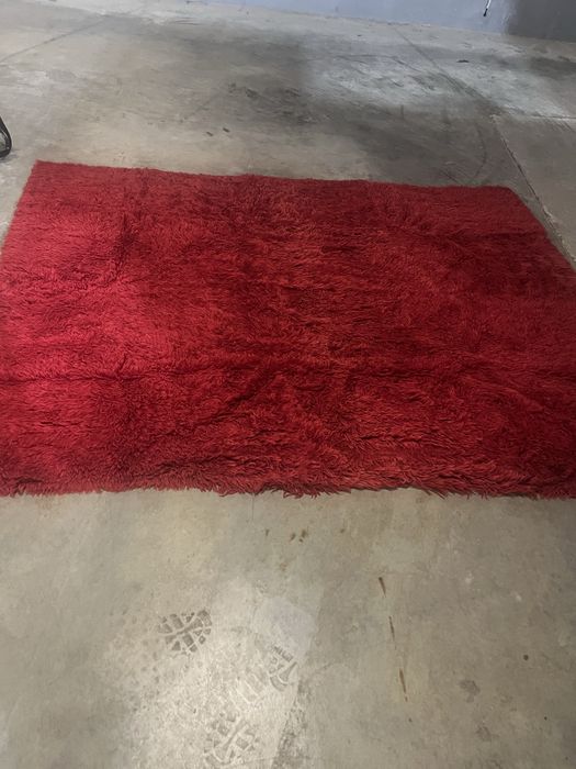 Продавам Родопски китеник в перфектно състояние.Размера му е 190/240см.