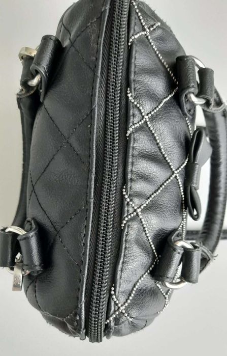 Малка черна чанта