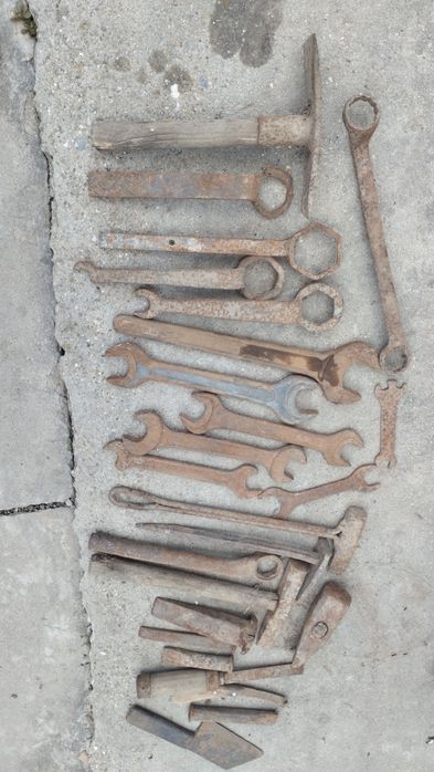 Лот стари инструменти.
-гаечни ключове,чукове и др.
