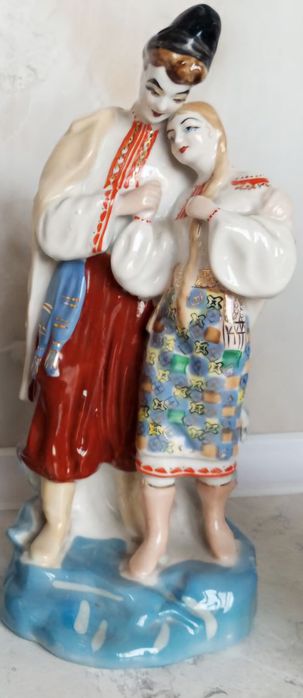 Фарфоровую статуэтка. "Вакула и Оксана"