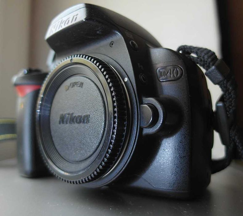 Nikon D40 зеркалка с волшебным CCD сенсором.