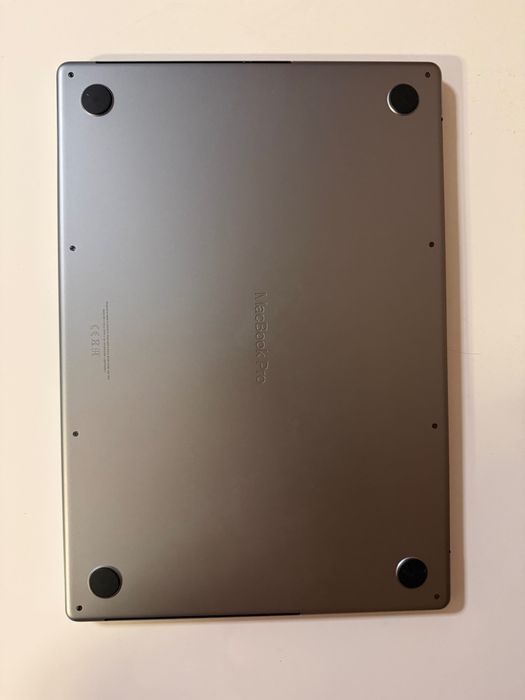 Продавам MacBook Pro 16″ 2021, M1 Pro 10 Cores, 16 GB, 16 core GPU