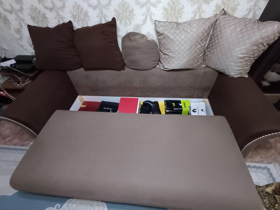 Продаётся диван.