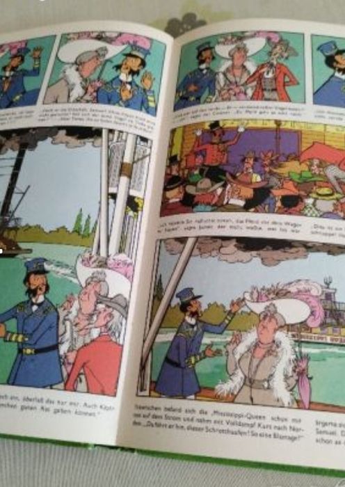 Книги, комикси, учебници