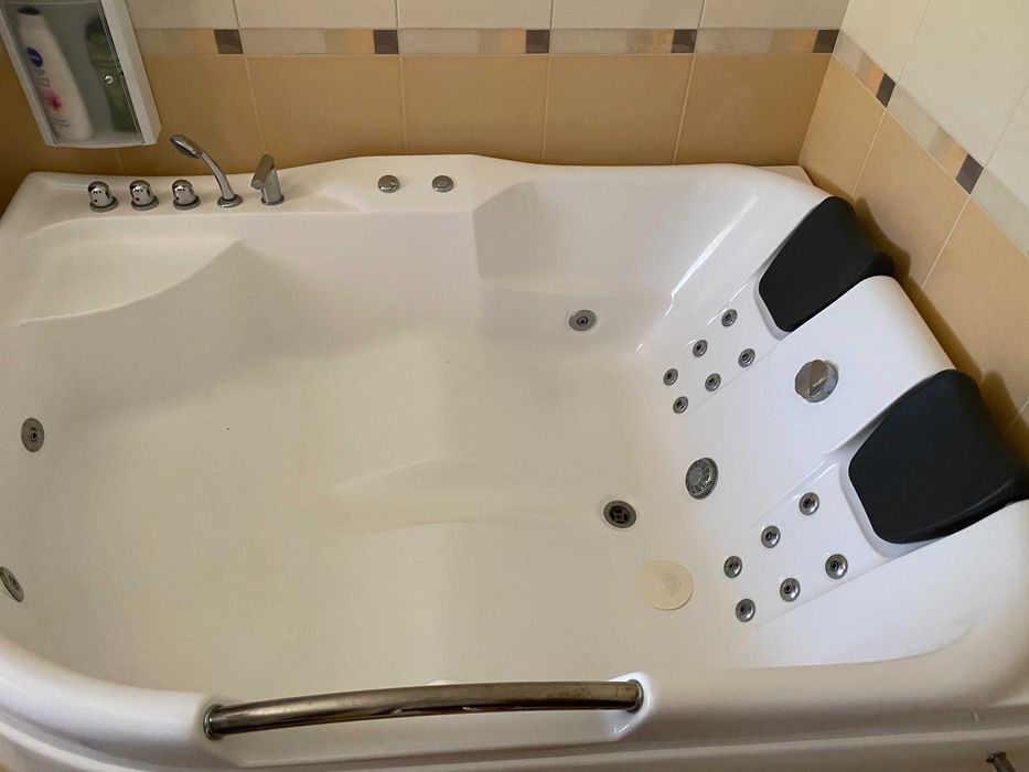 Cada hidromasaj WELLIS, doua locuri, impecabila!