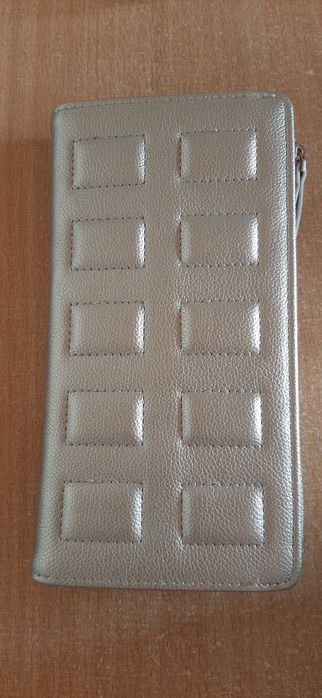 Сребристо портмоне