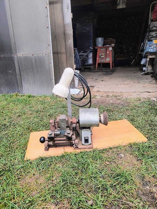 Echipament copiator chei de usi pentru birouri,termopan,toate tipurile de chei zimtate, 220v,original.