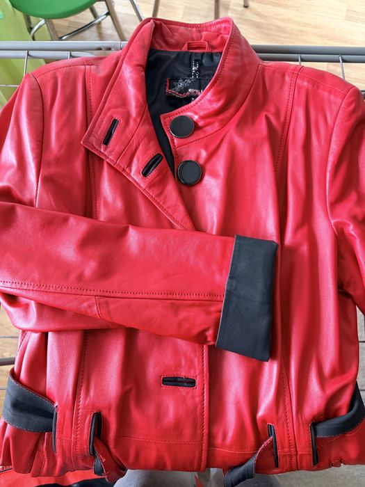 Плащ кожанный красный