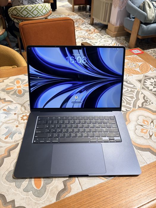 MacBook Air 15" в идеальном состоянии