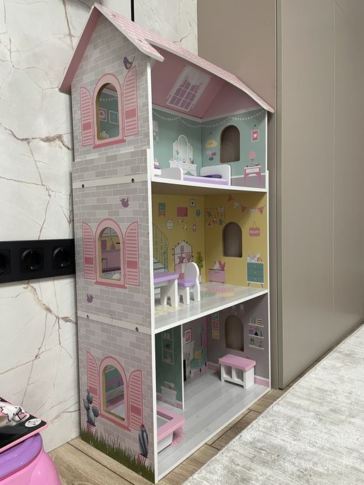 Игрушечный домик для куклы