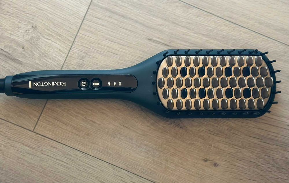 НОВА! Четка за изправяне на коса Remington CB7400 Straight Brush