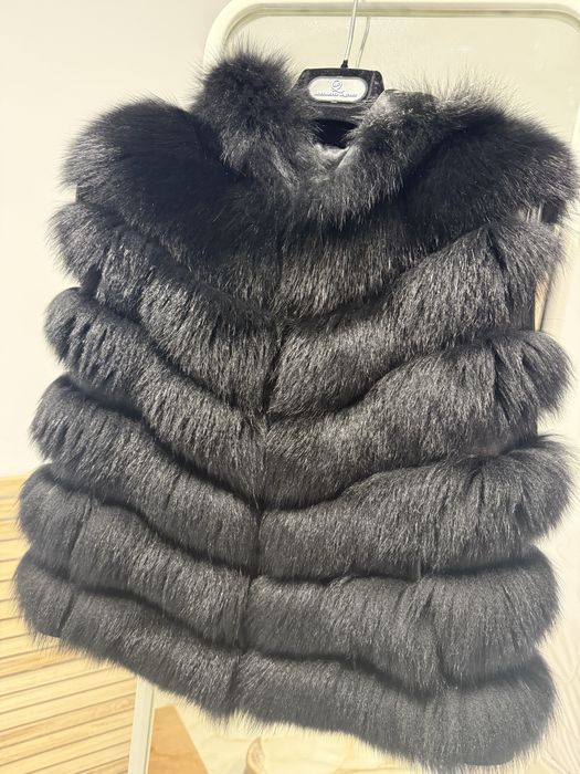 Късо много богато палто със свалящи се ръкави