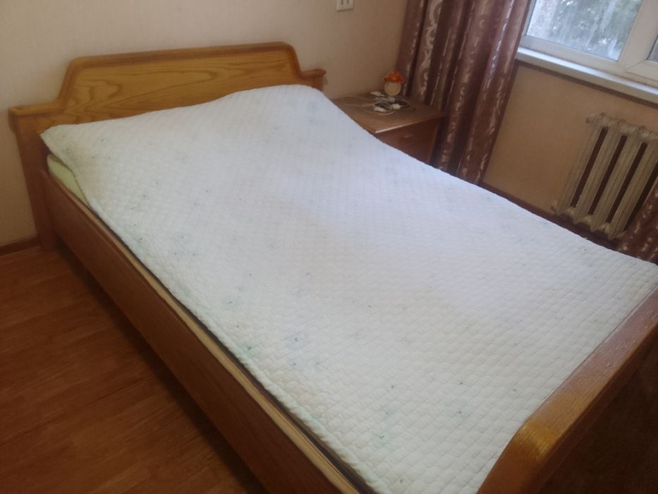 Продам двуспальную кровать
