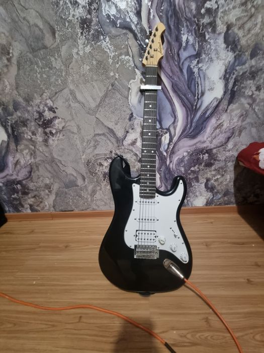 Продам электро гитару и комбоусилитель