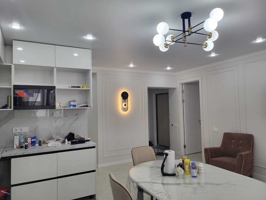 Шторы, люстры, бра