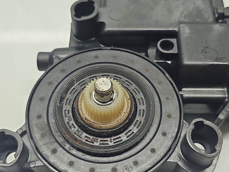 Motoras geam stanga fata Volkswagen Polo (6R) [Fabr 2009-2016] 6R09598