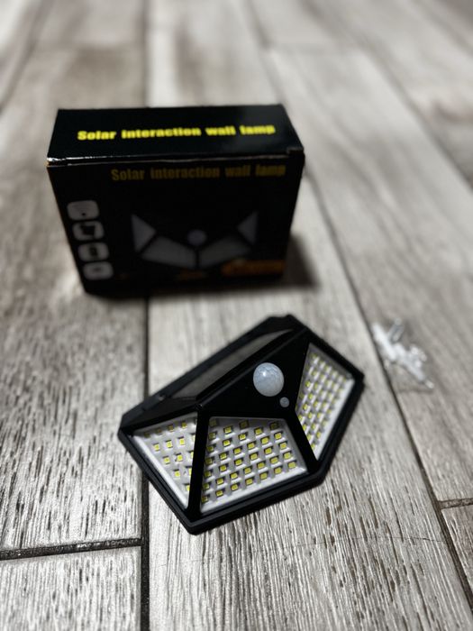 Lampa solara cu senzor de miscare