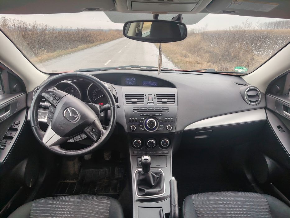 Mazda 3  2012 E5