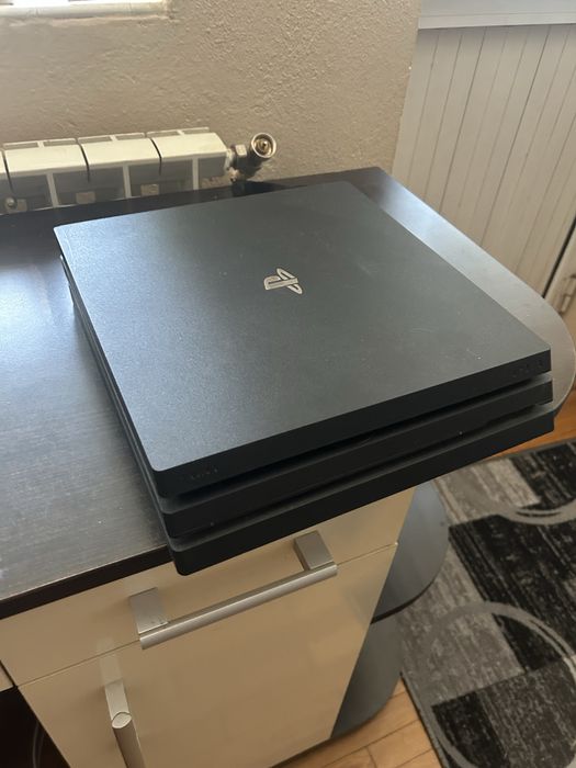Ps 4 pro със куб разнобразни игри