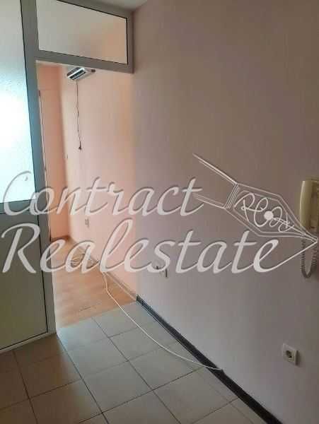 Дава се под наем Едностаен апартамент в Варна, Колхозен пазар - 30 кв.м за 178.5 € - Снимка #1