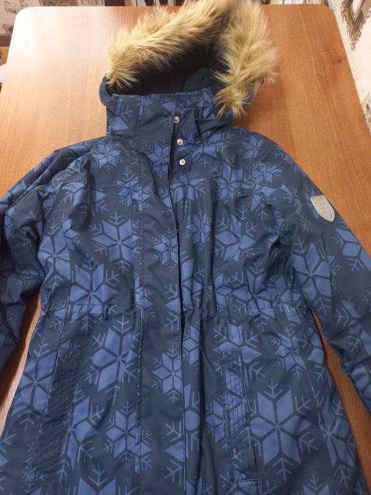 Продам куртку для девочки