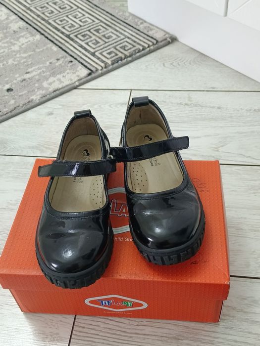 Продам туфли на девочку